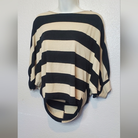 💚5/$25 Striped Black & Cream Cropped Slouchy Dolman Knit Top Size Medium - Picture 2 of 6